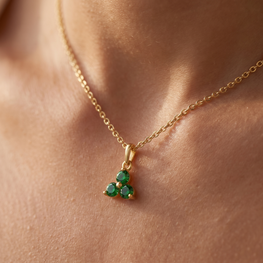 Collier 3 Zirkonia grün, Nahaufnahme