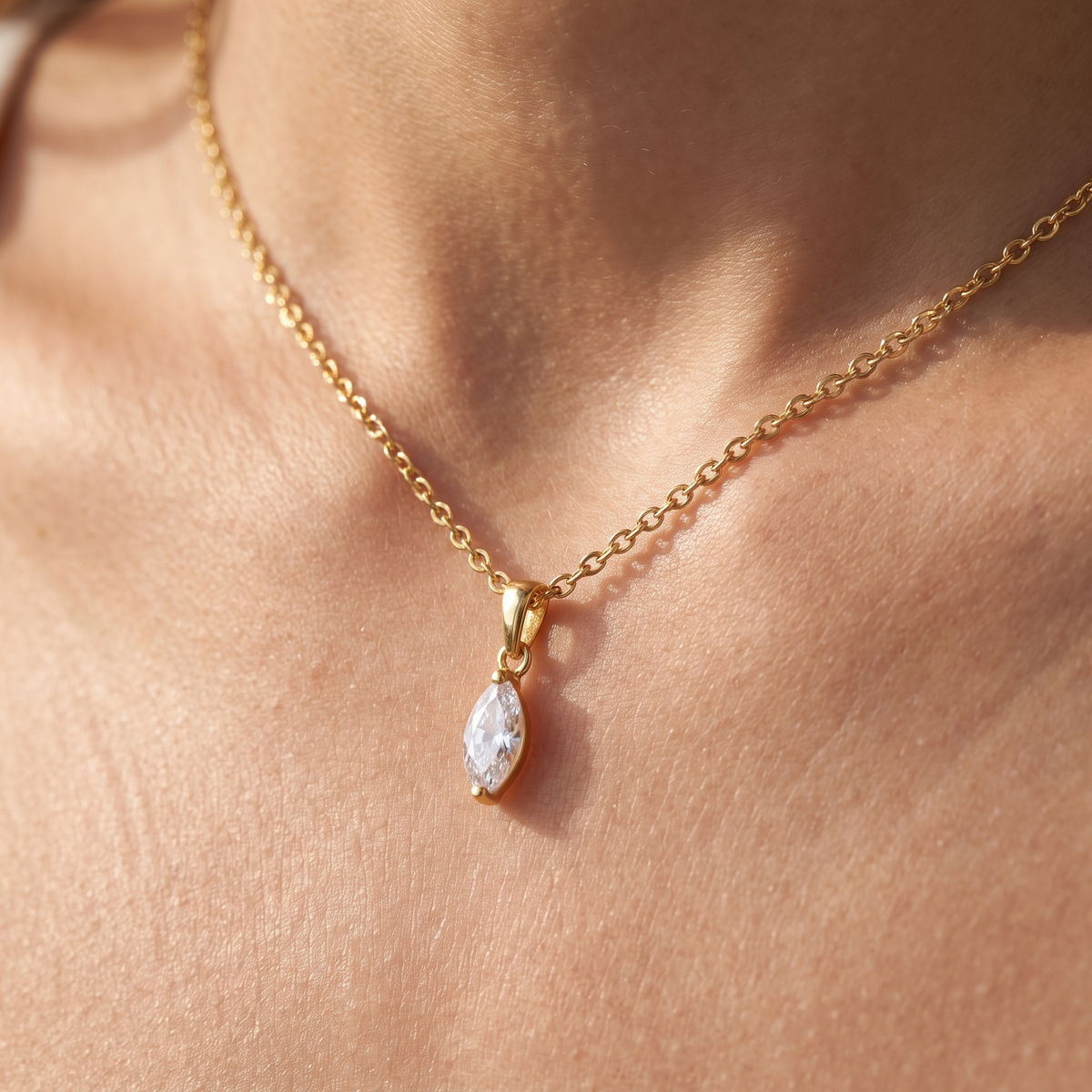 Collier Zirkonia Gold 585, getragen