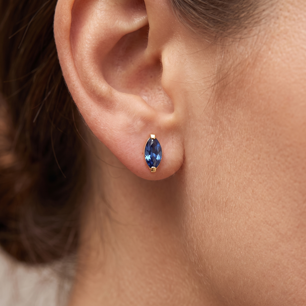 Ohrstecker Zirkonia blau, Nahaufnahme