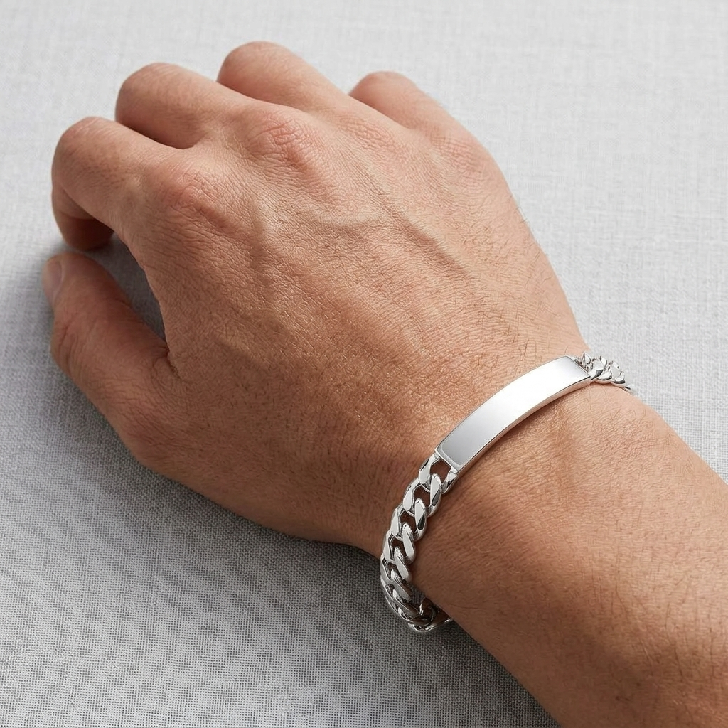 ID-Panzerarmband Silber 925 getragen am Handgelenk