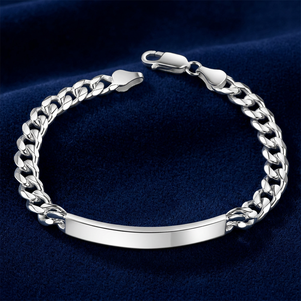 ID-Panzerarmband Silber 925 auf dunkelblauem Samt