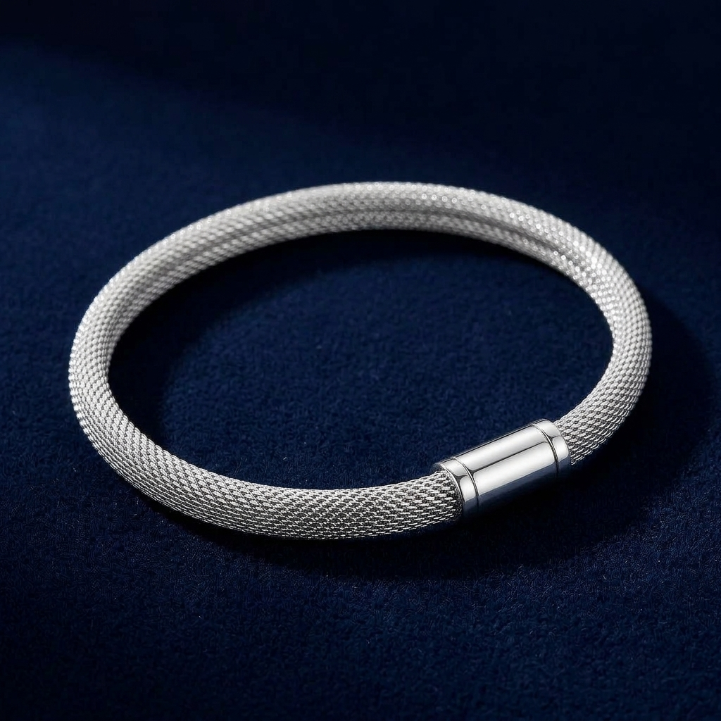 Milanaise-Armband Silber 925 auf dunkelblauem Samt