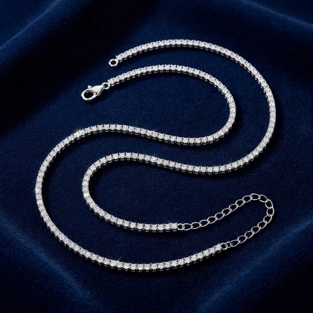 Tennis-Collier Silber 925 auf dunkelblauem Samt